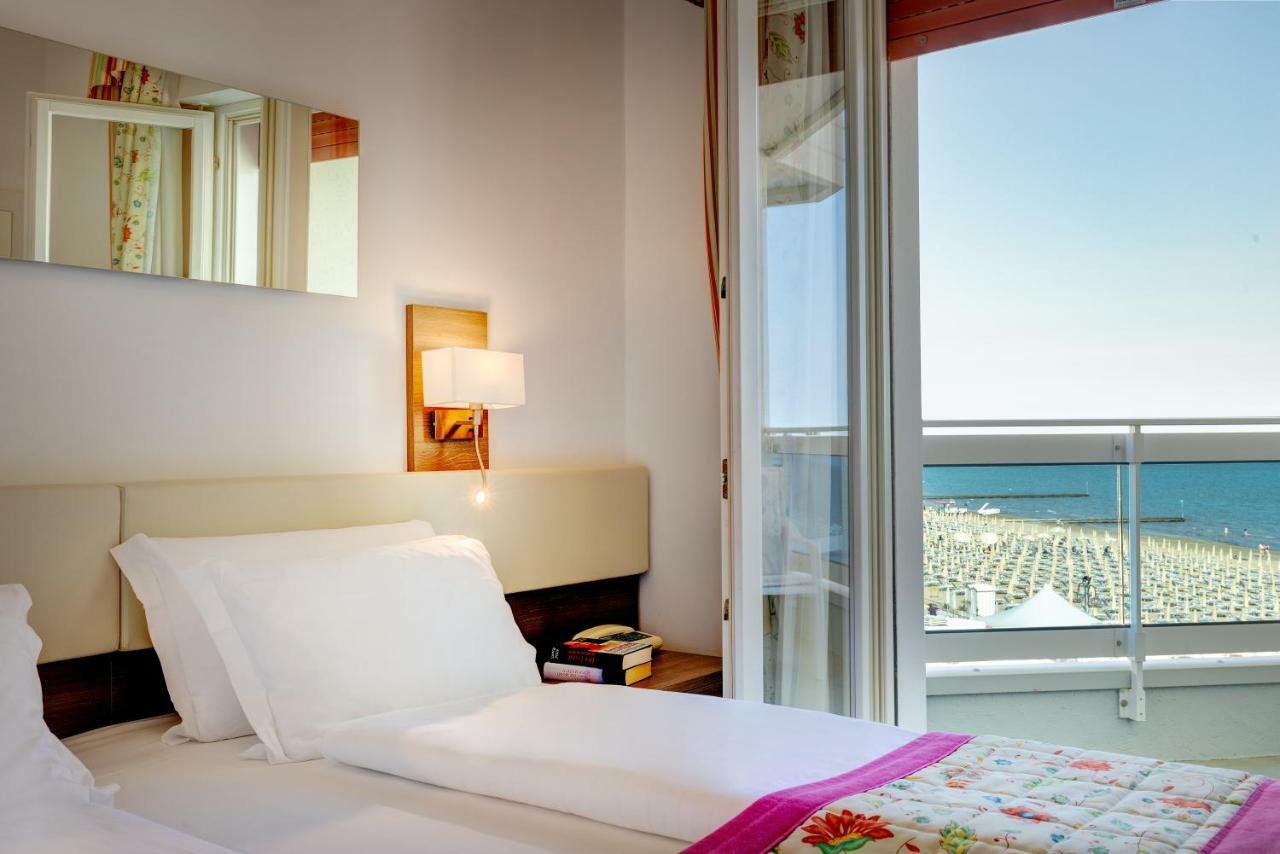 Hotel Cavalieri Palace & Suites ลิโดดิเยโซโล ภายนอก รูปภาพ